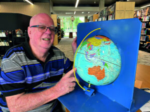 An invention that demonstrates the movement of the sun across the world