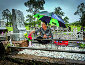 Lyon’s heart of gold turns gravesite gloom to former glory