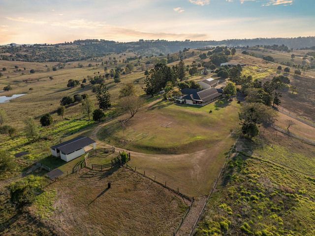 Ridge top homes, a pool and horse arena